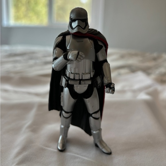 Disney Star Wars Elite Series Die-Cast Captain Phasma 7" Action figure - Picture 1 of 4